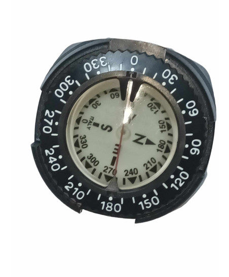 Adaptable compass for dive Console